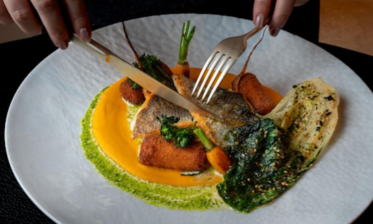 What Makes Seafood Dishes Stand Out on Modern Restaurant Menus